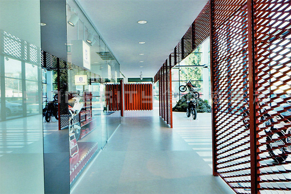 Husqvarna摩托車展廳設(shè)計